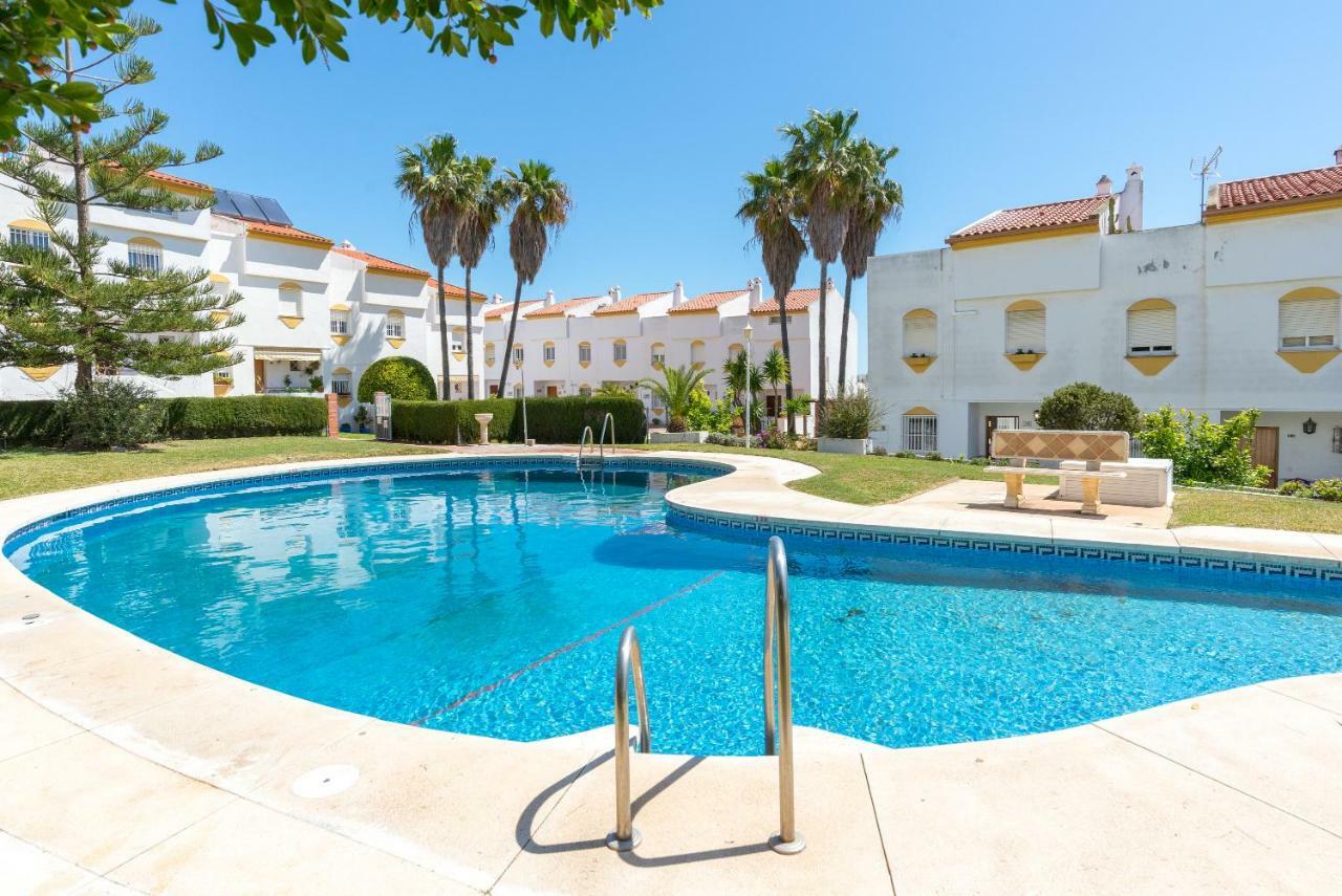 Benalmadena: Adosado Con Piscina Y Jardin Villa Kültér fotó